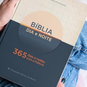 Bíblia Dia e Noite – 365 dias e noites com a Palavra: Nova Almeida Atualizada (NAA) – Capa dura